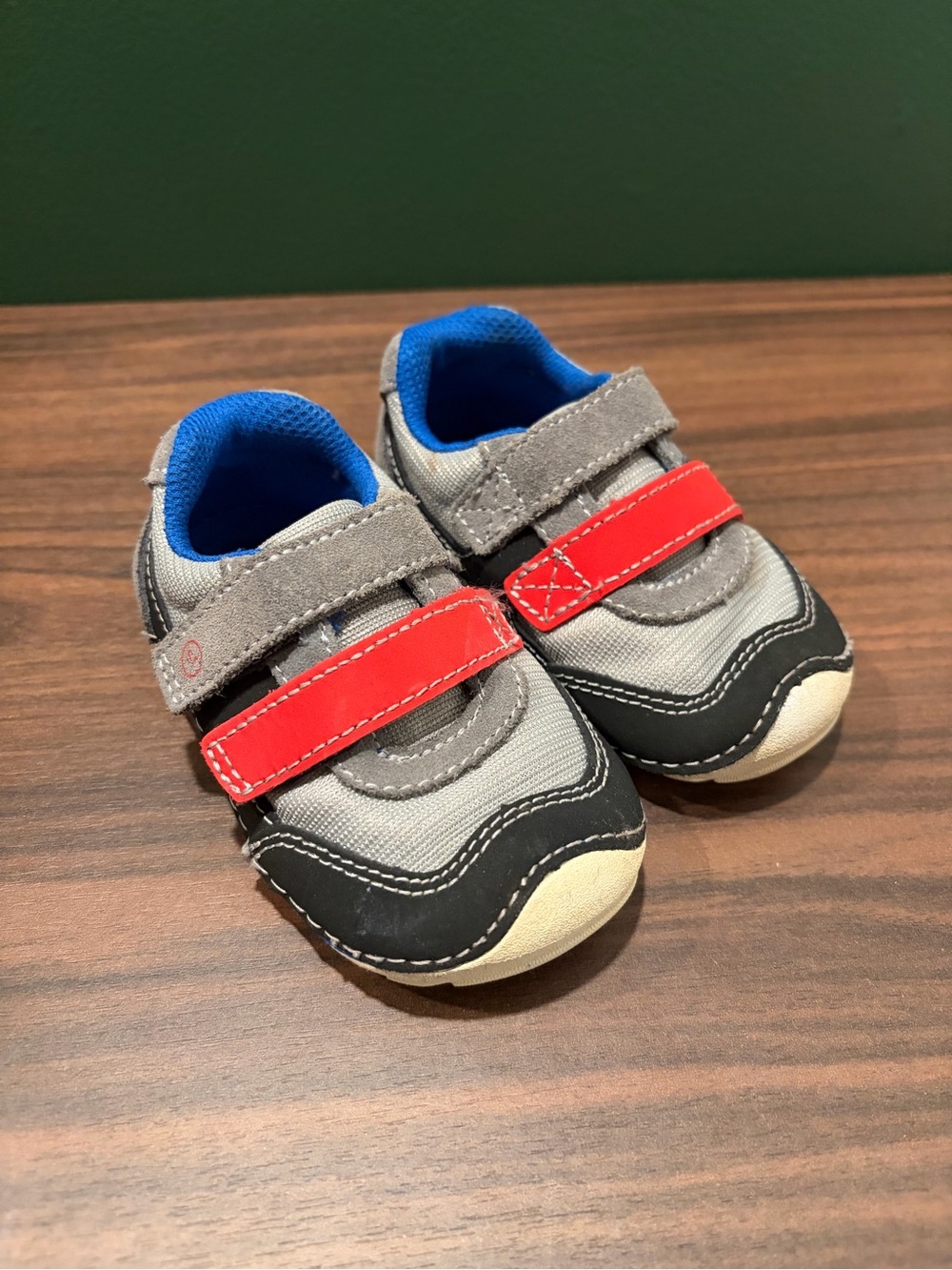Striderite toddler Gray and Red Velcro Sneakers - size 4.5
